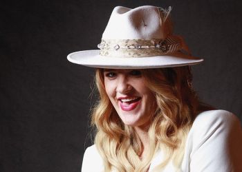 Elles Bailey Announces Special Record Store Tour & New Album Launch Show